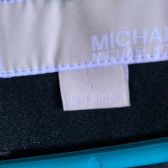 Long micheal kors black coat with gold buttons - Picture 4 of 8